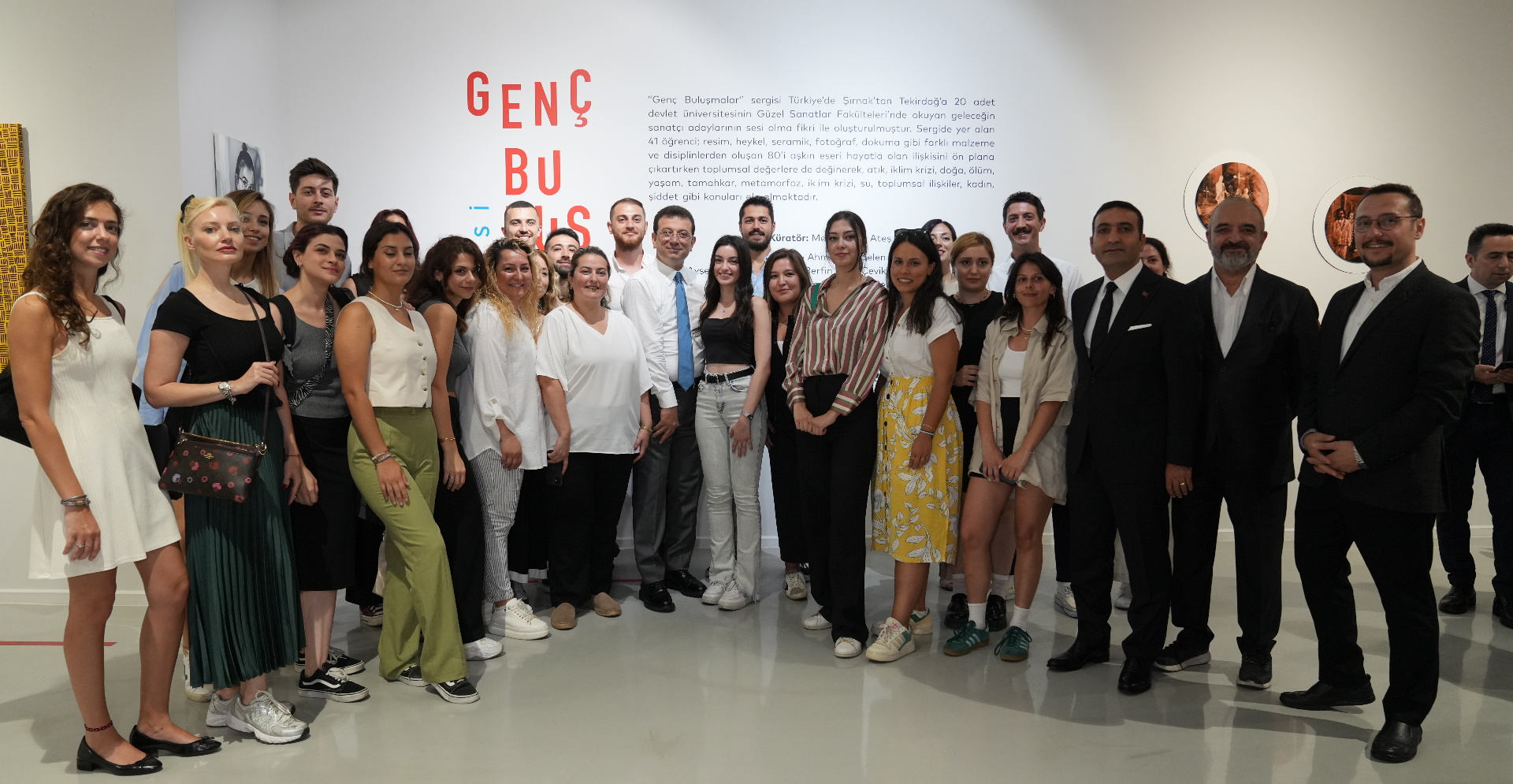 İBB Başkanı Ekrem İmamoğlu, Taksim Sanat’taki Genç Buluşmalar sergisini ziyaret etti